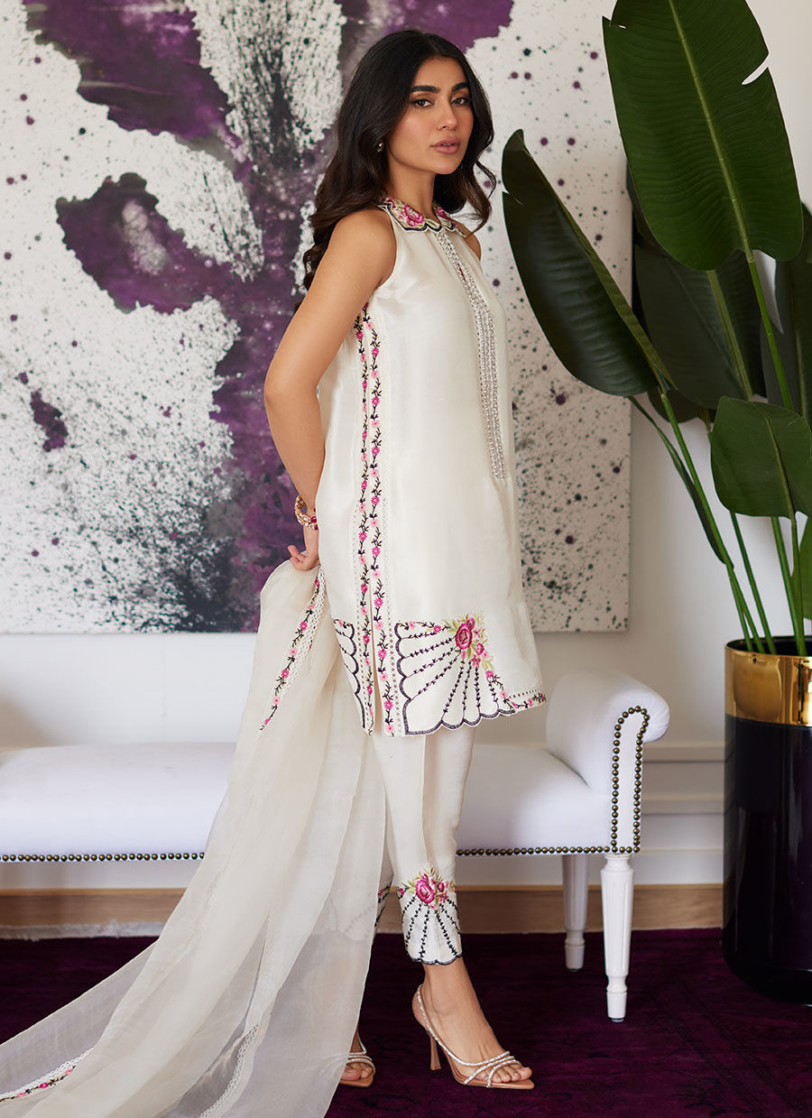 Farah Talib Aziz | Luna Eid Collection 24 | GENEVIVE PEARL WHITE