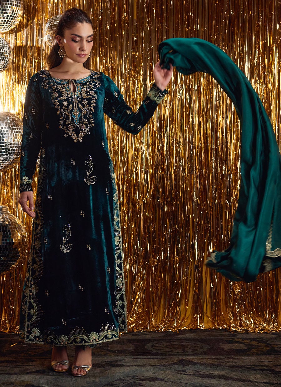 Farah Talib Aziz | Velvet Fete 4 | Gleen Forest Green Velvet Shirt And Dupatta