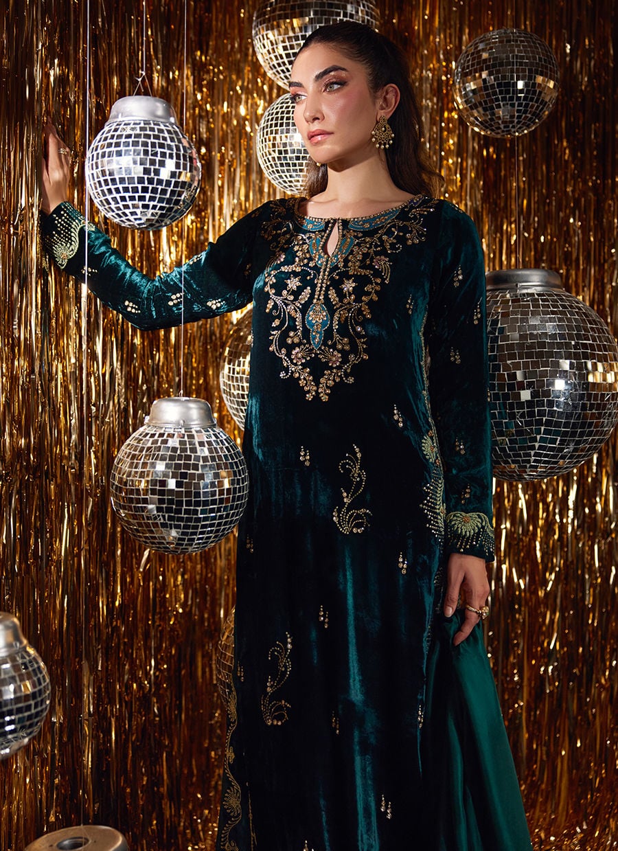 Farah Talib Aziz | Velvet Fete 4 | Gleen Forest Green Velvet Shirt And Dupatta
