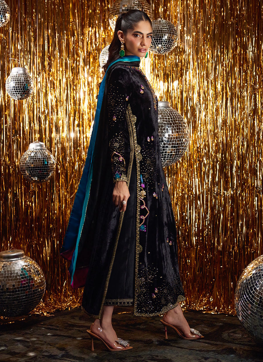 Farah Talib Aziz | Velvet Fete 4 | Masika Black Shirt And Dupatta