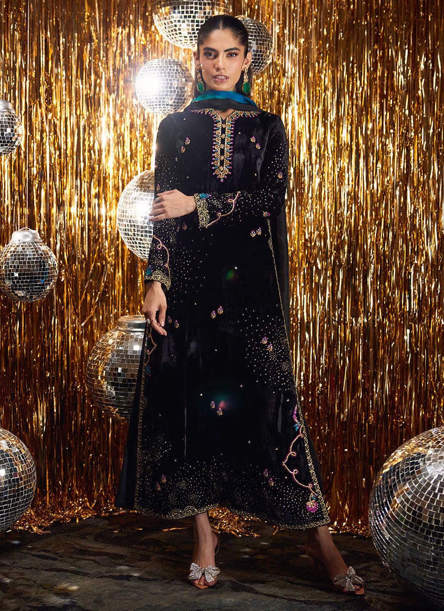 Farah Talib Aziz | Velvet Fete 4 | Masika Black Shirt And Dupatta