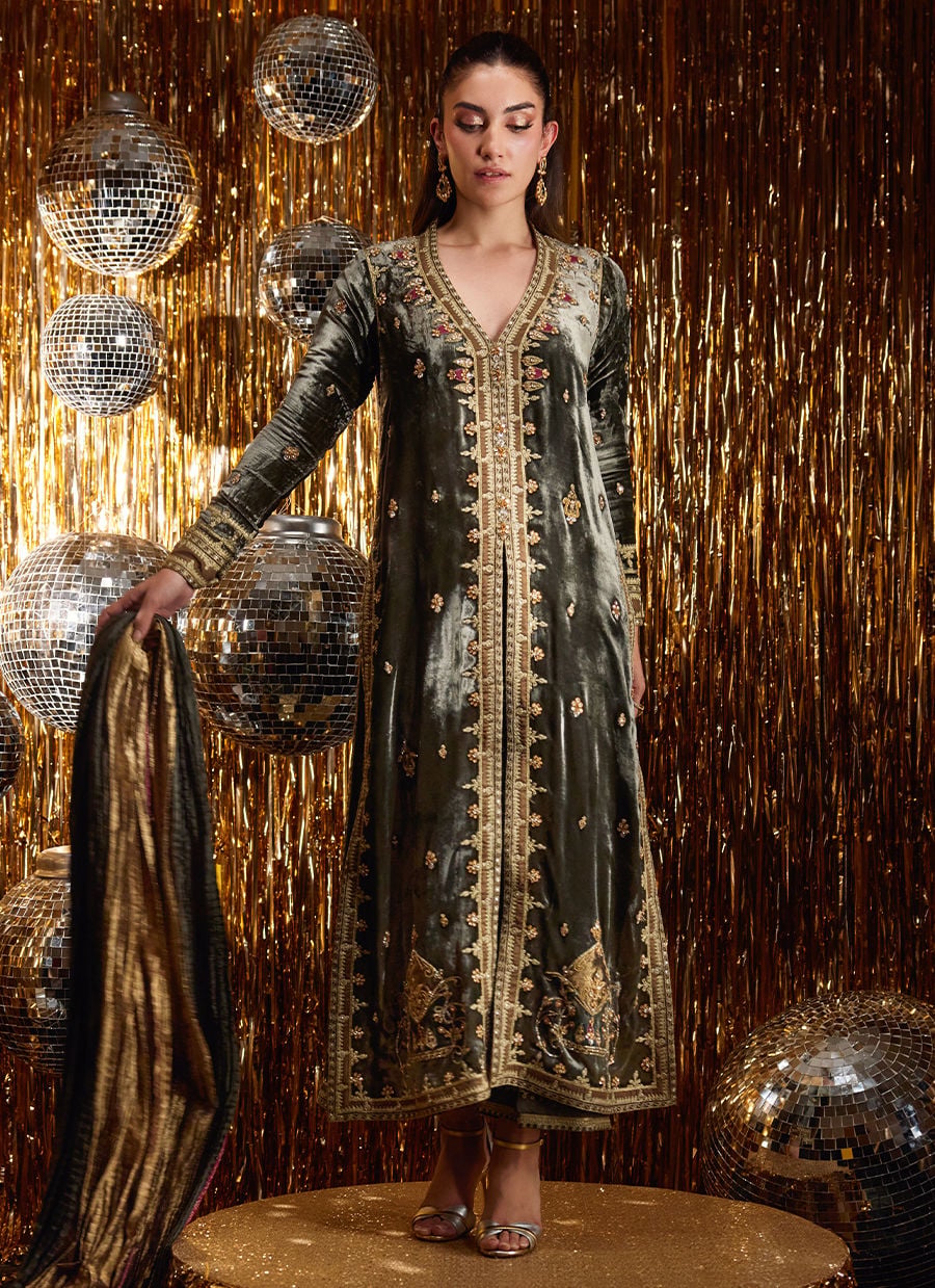 Farah Talib Aziz | Velvet Fete 4 | Sarina Slate Shirt And Dupatta