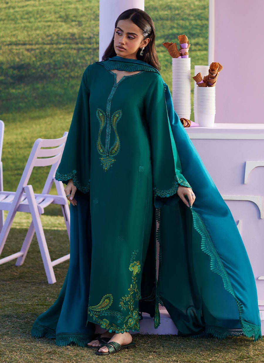 Farah Talib Aziz | Luna Eid 26 | Zayra Shirt And Dupatta