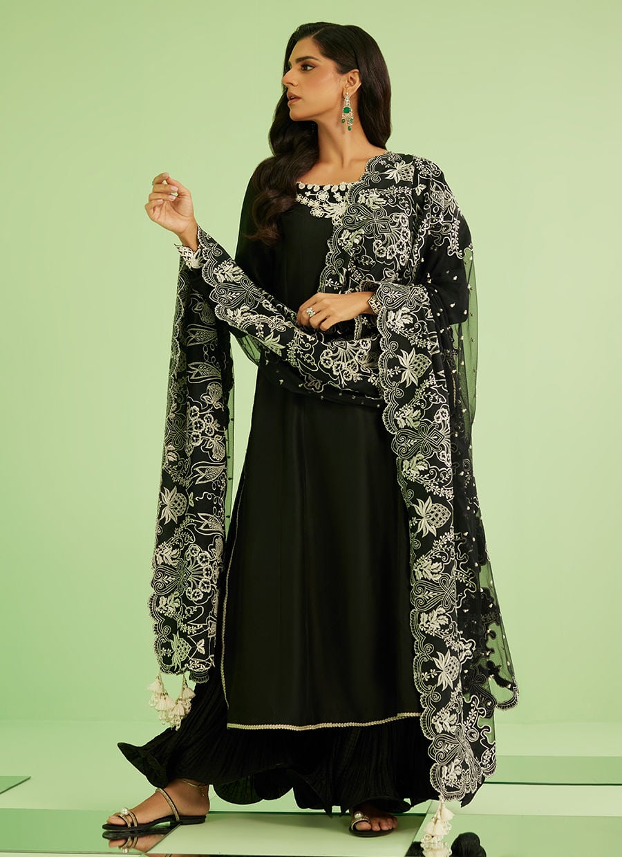 Farah Talib Aziz | Veya A Draped Capsule | Noir Élan Kalidaar