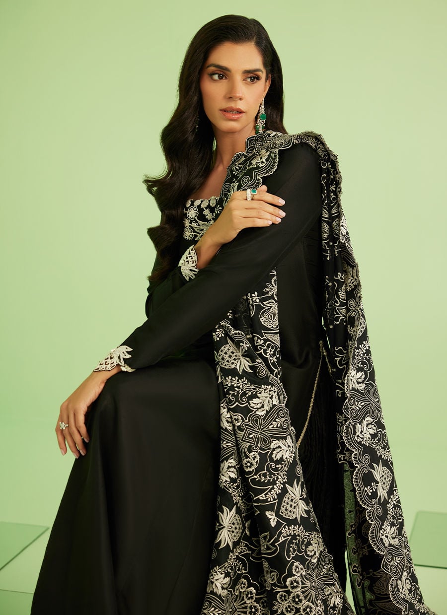 Farah Talib Aziz | Veya A Draped Capsule | Noir Élan Kalidaar