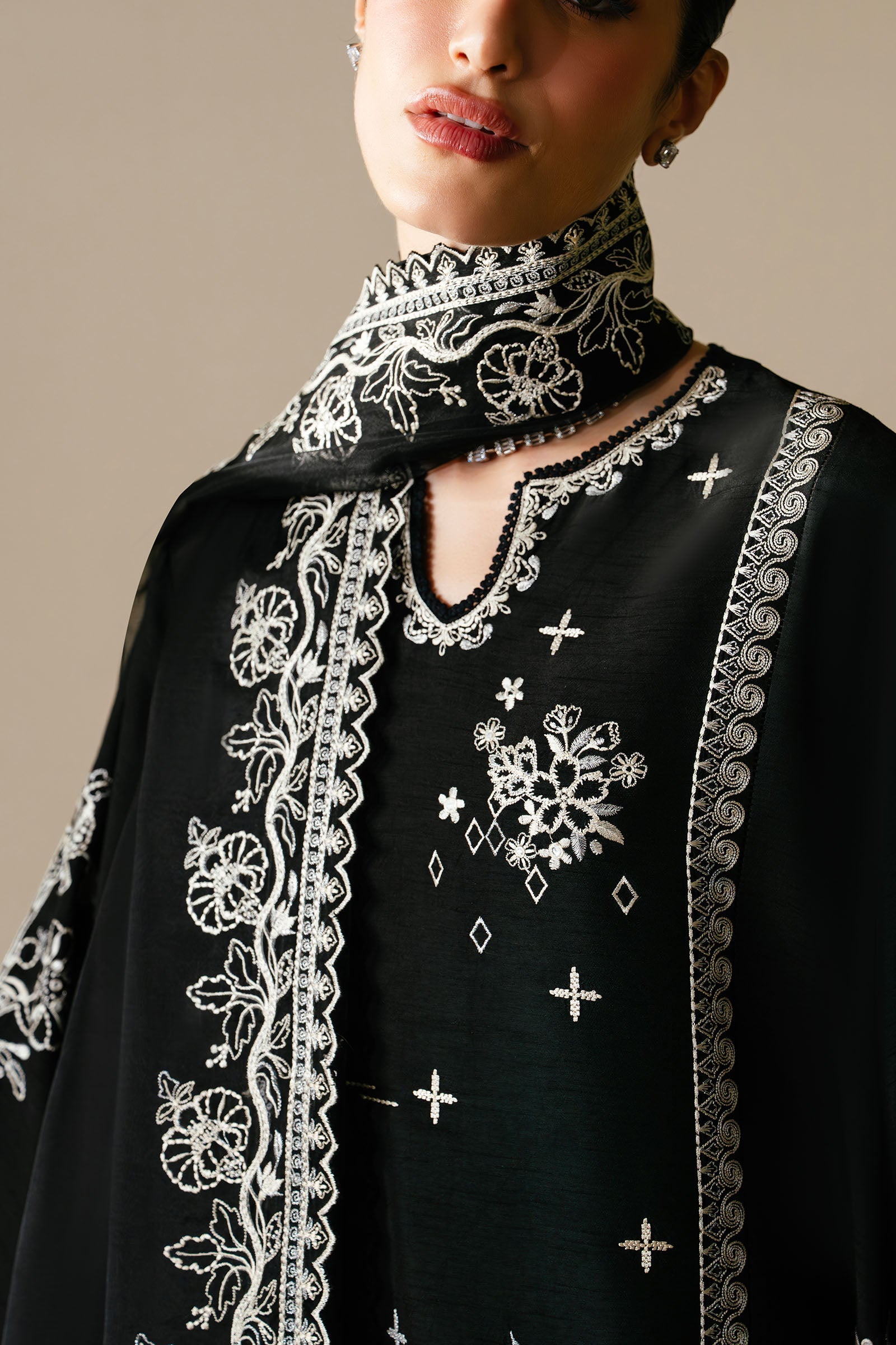 Zaha | Serae Pret | NOCTIS