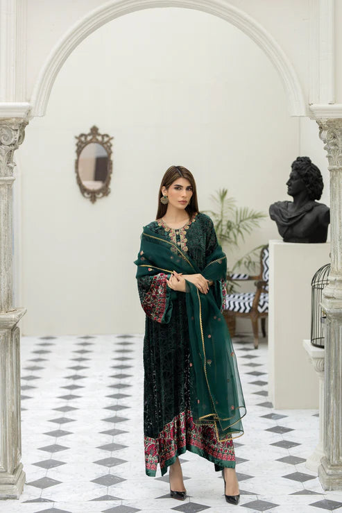 Purple haze Pret Studio | Noubahar Luxury Formals | Moss Plush