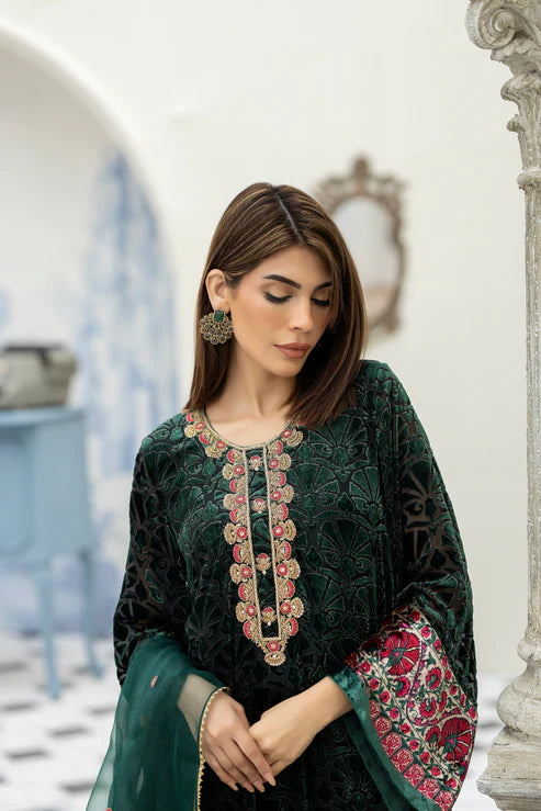 Purple haze Pret Studio | Noubahar Luxury Formals | Moss Plush