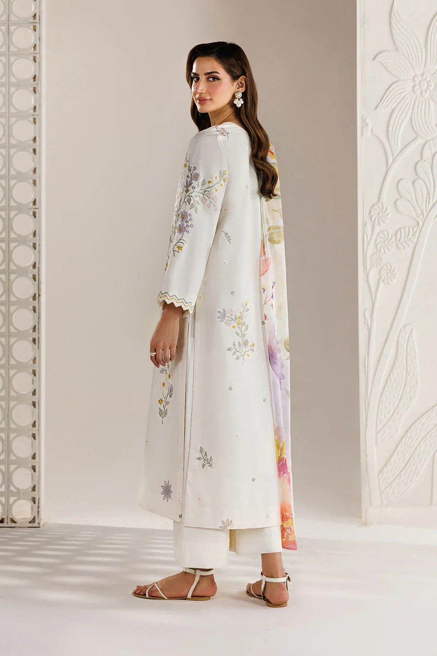 Iznik | The Lawn Edit | UE-683 Embroidered Lawn