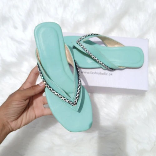 Plush designer slippers - Fashionholic