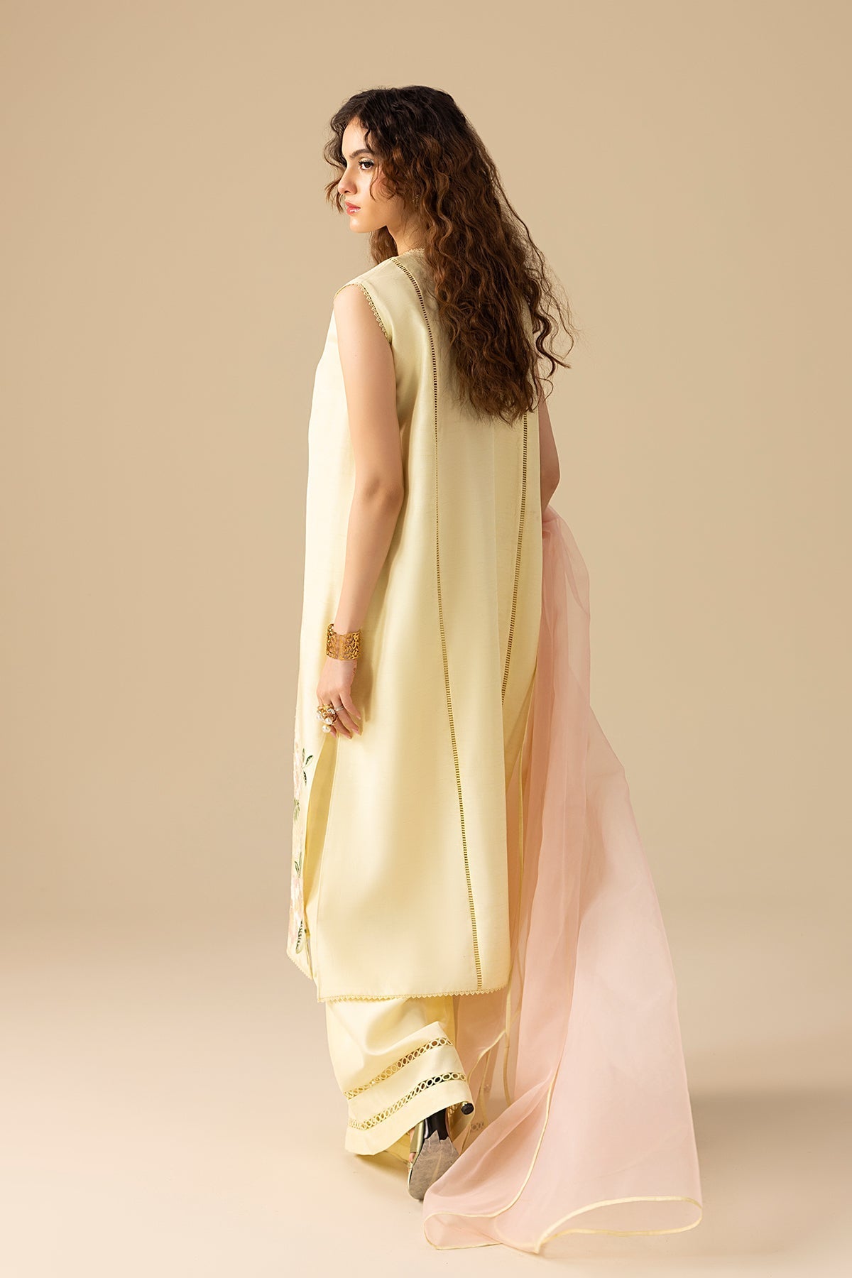 Erum Khan | Lillia Summer Edit | Butter Daze