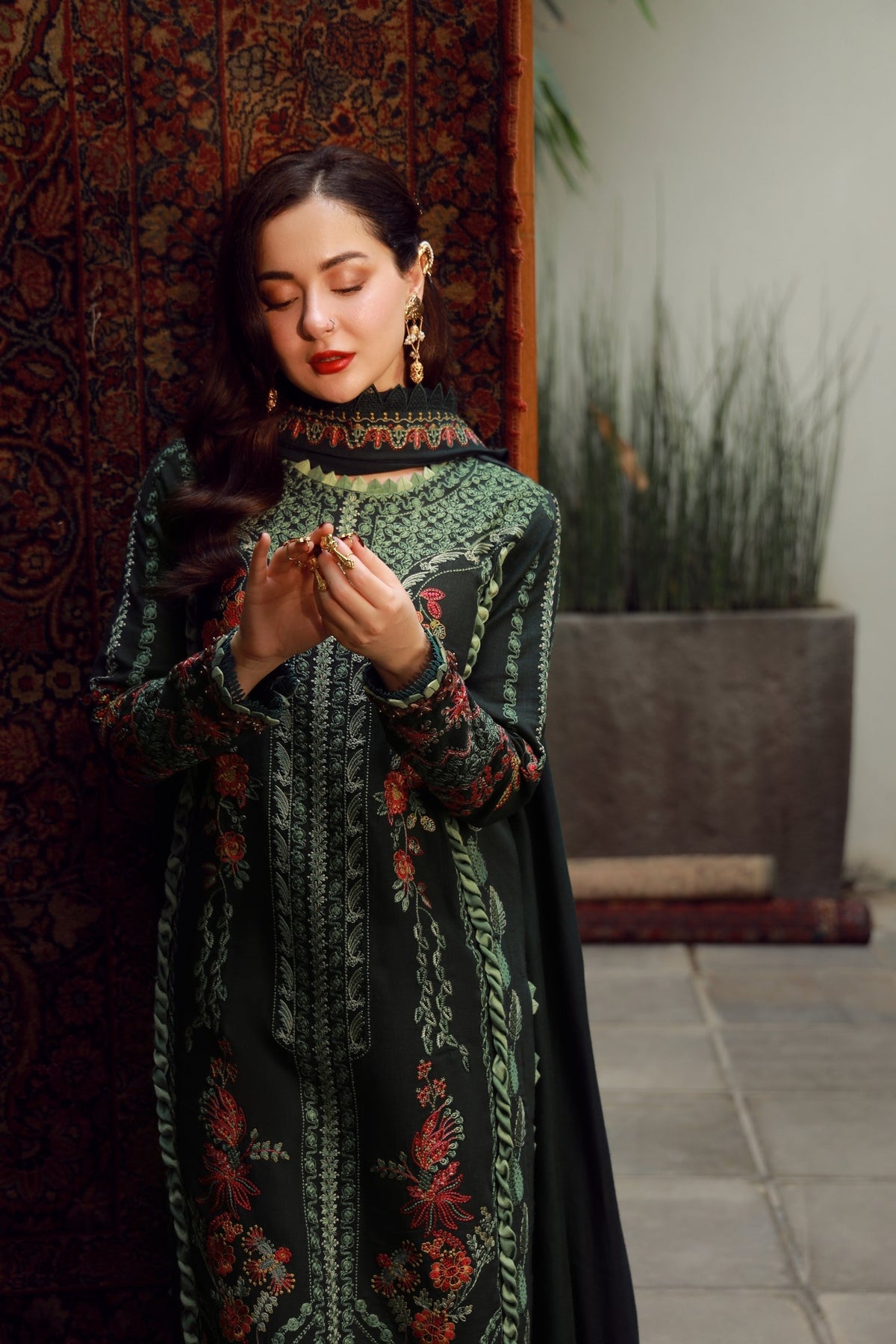 Maryam Hussain | Winter Shawl 25 | Almas