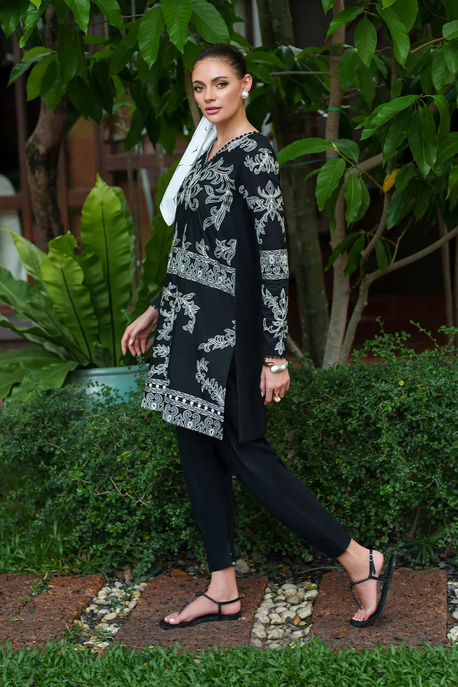 Iznik | IP-331 Dyed Lawn
