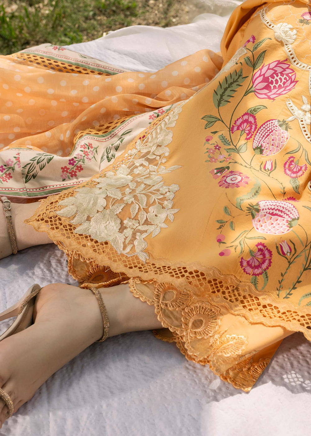 Saira Shakira | Bloom Lawn | LILY 1B