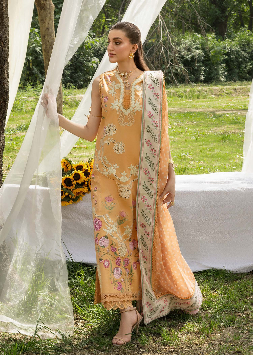 Saira Shakira | Bloom Lawn | LILY 1B
