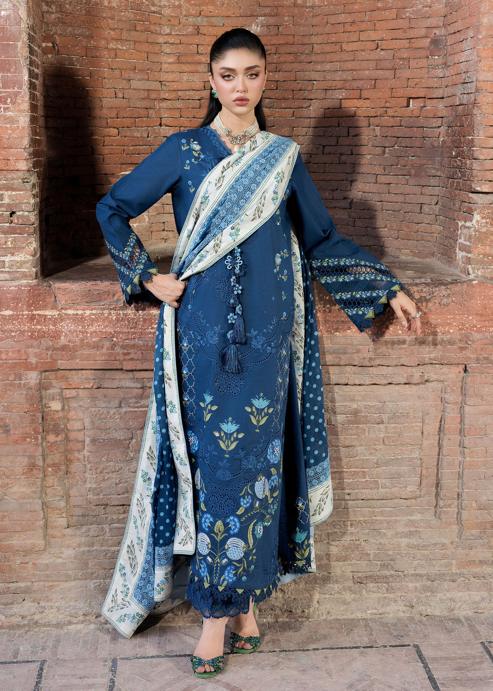 Saira Shakira | Bloom Lawn | LILY 1A