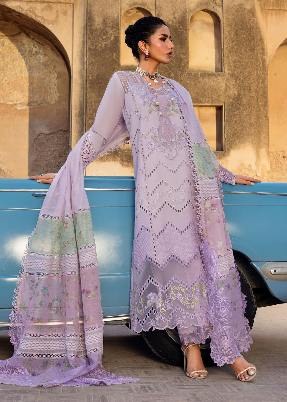 Saira Shakira | Bloom Lawn | AMBRE 1A
