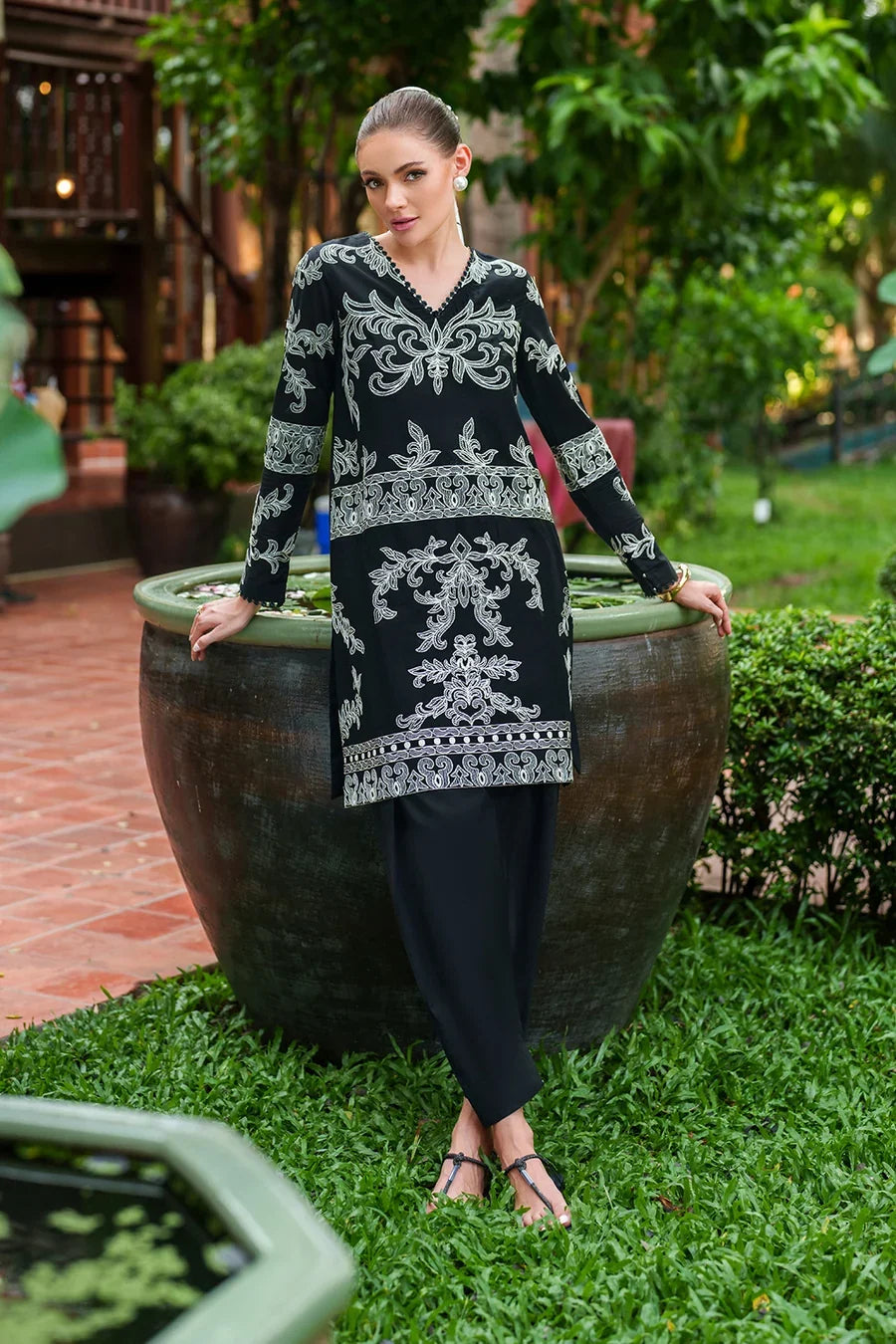 Iznik | IP-331 Dyed Lawn
