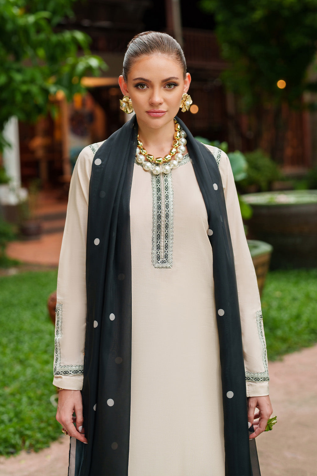 Iznik | lawn 26 | UE-515