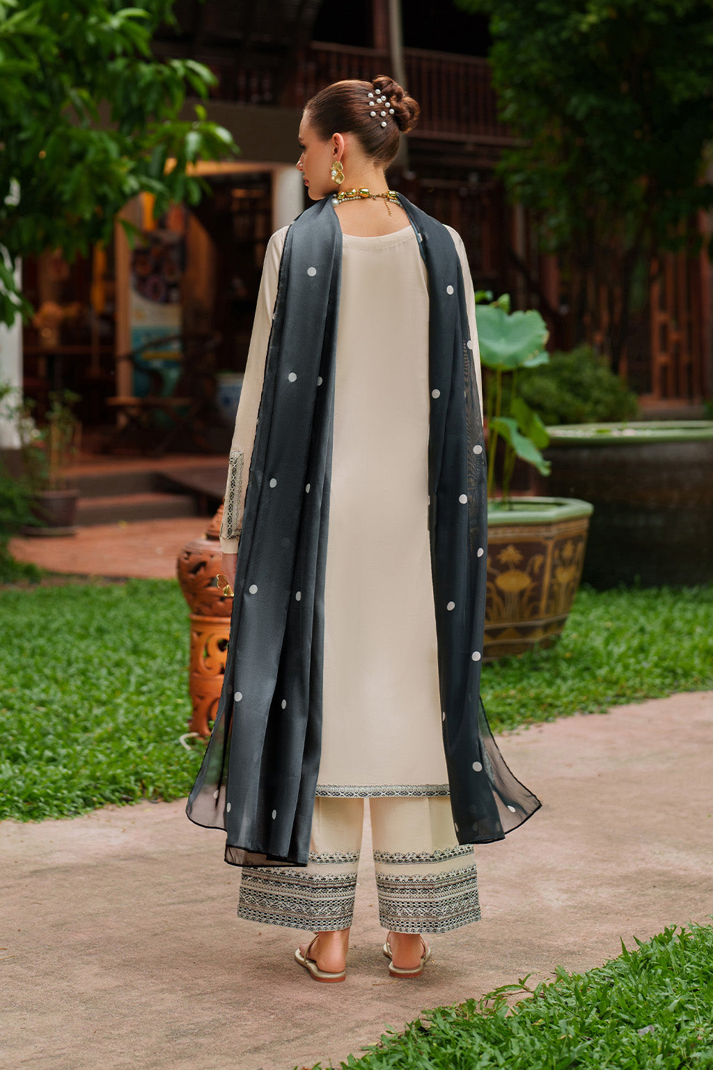 Iznik | lawn 26 | UE-515