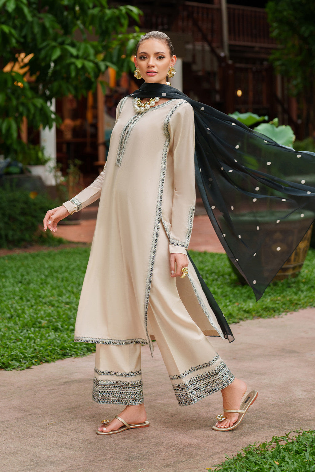 Iznik | lawn 26 | UE-515