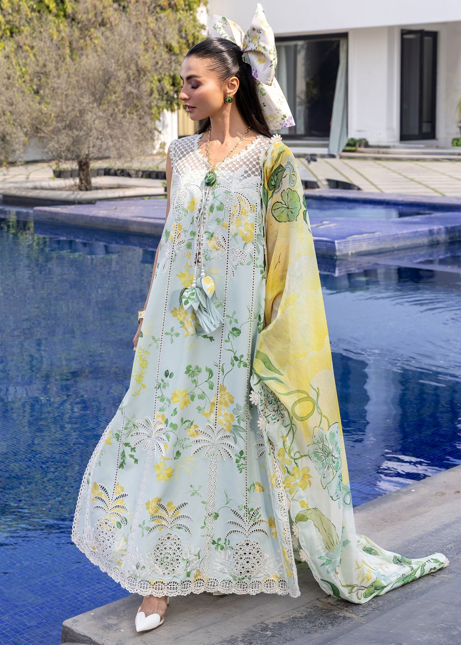 Crimson | flow lawn 26 | TROPIC TEASE - D4B