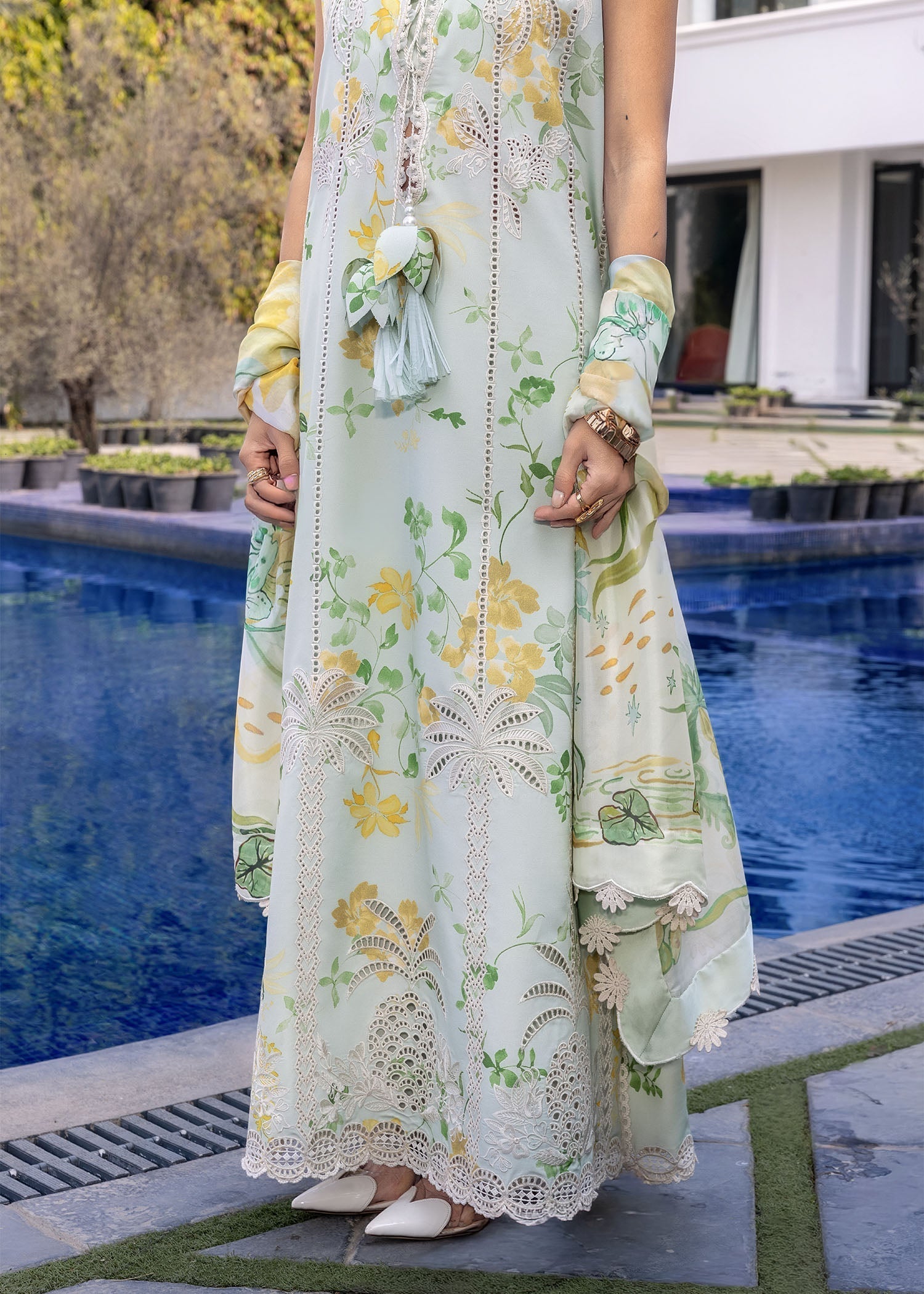 Crimson | flow lawn 26 | TROPIC TEASE - D4B