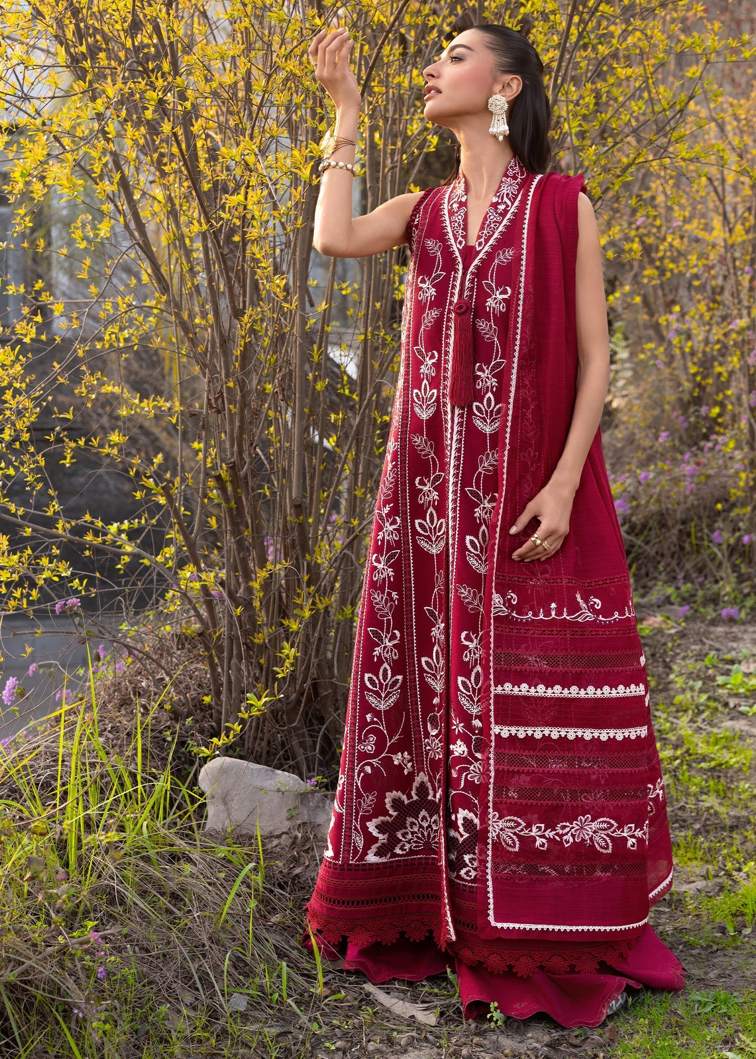 Crimson | flow lawn 26 | A HANDMADE TALE-D5A