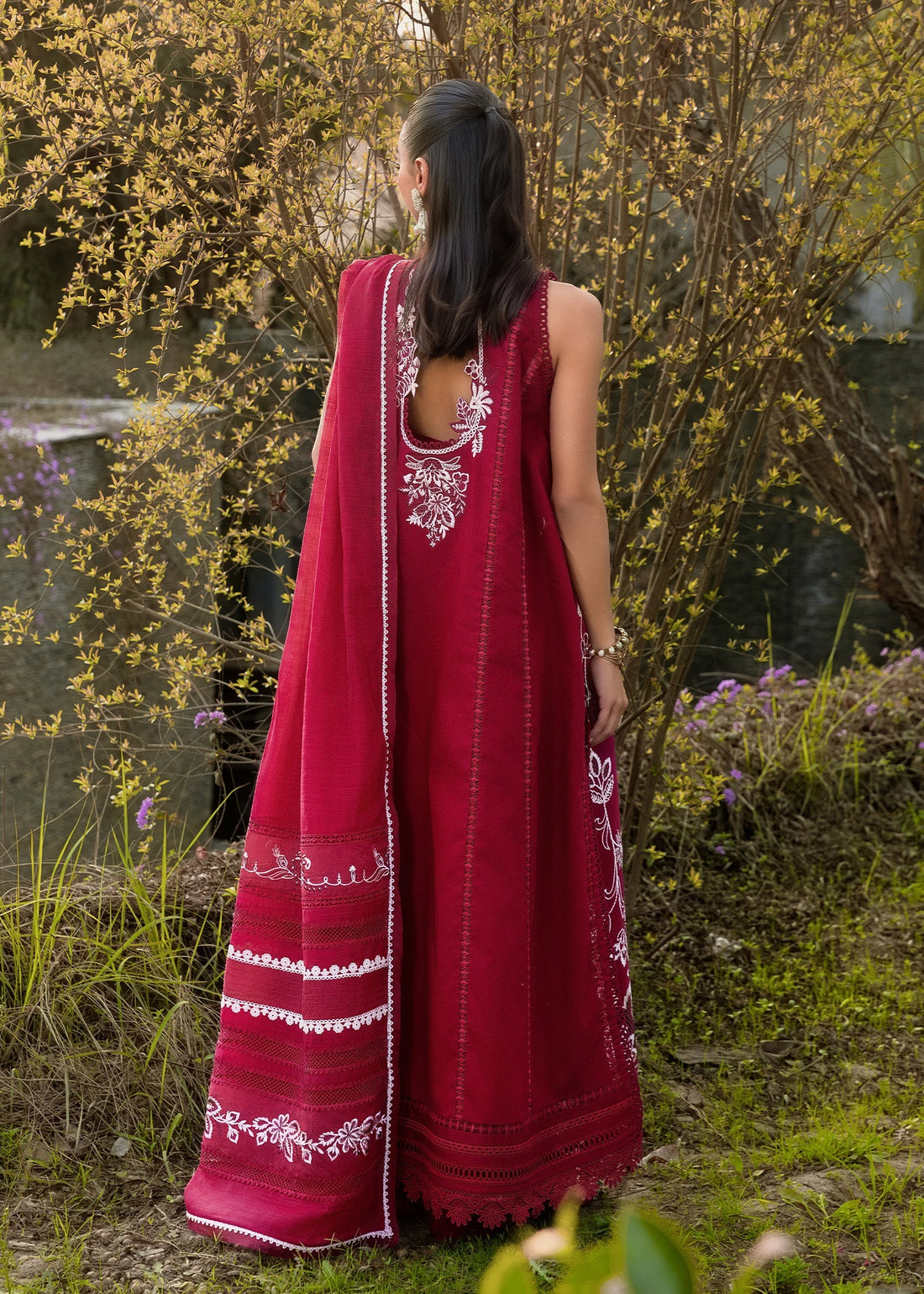 Crimson | flow lawn 26 | A HANDMADE TALE-D5A