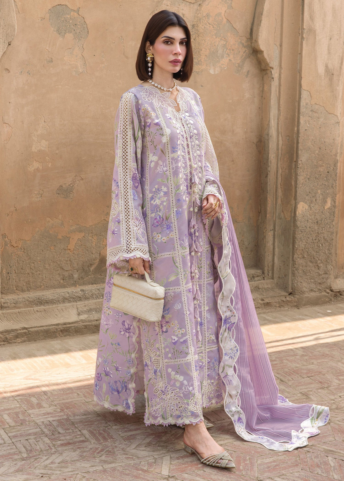 Crimson | flow lawn 26 | A SUMMER DANCE - D2B