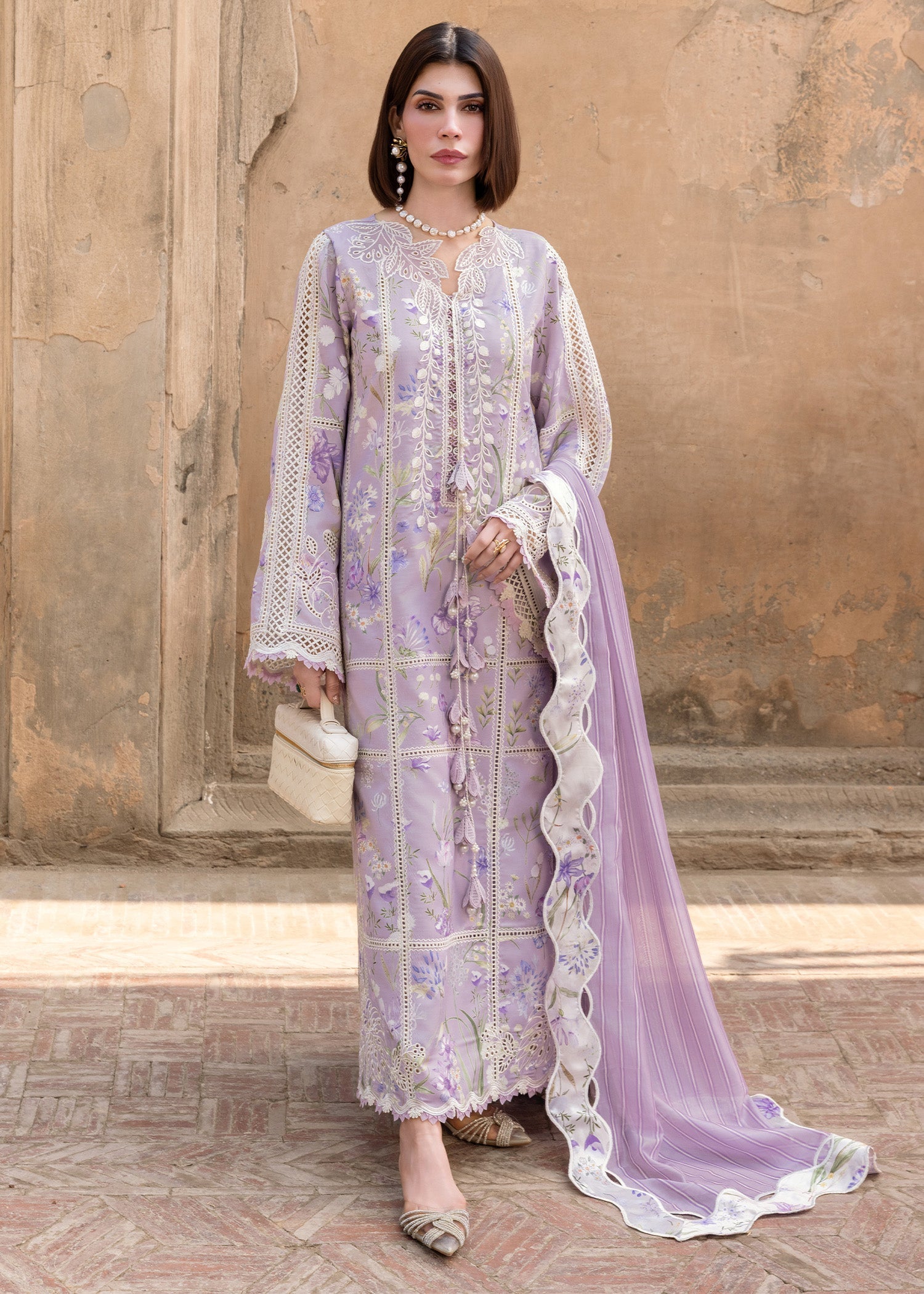 Crimson | flow lawn 26 | A SUMMER DANCE - D2B