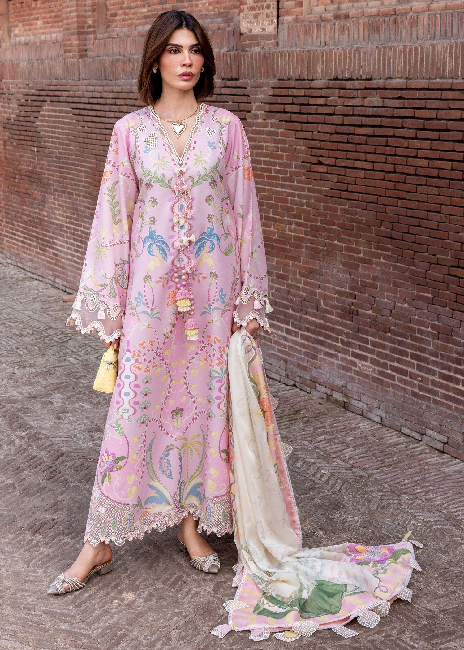 Crimson | flow lawn 26 | OUT OF MANY HEARTS - D6A