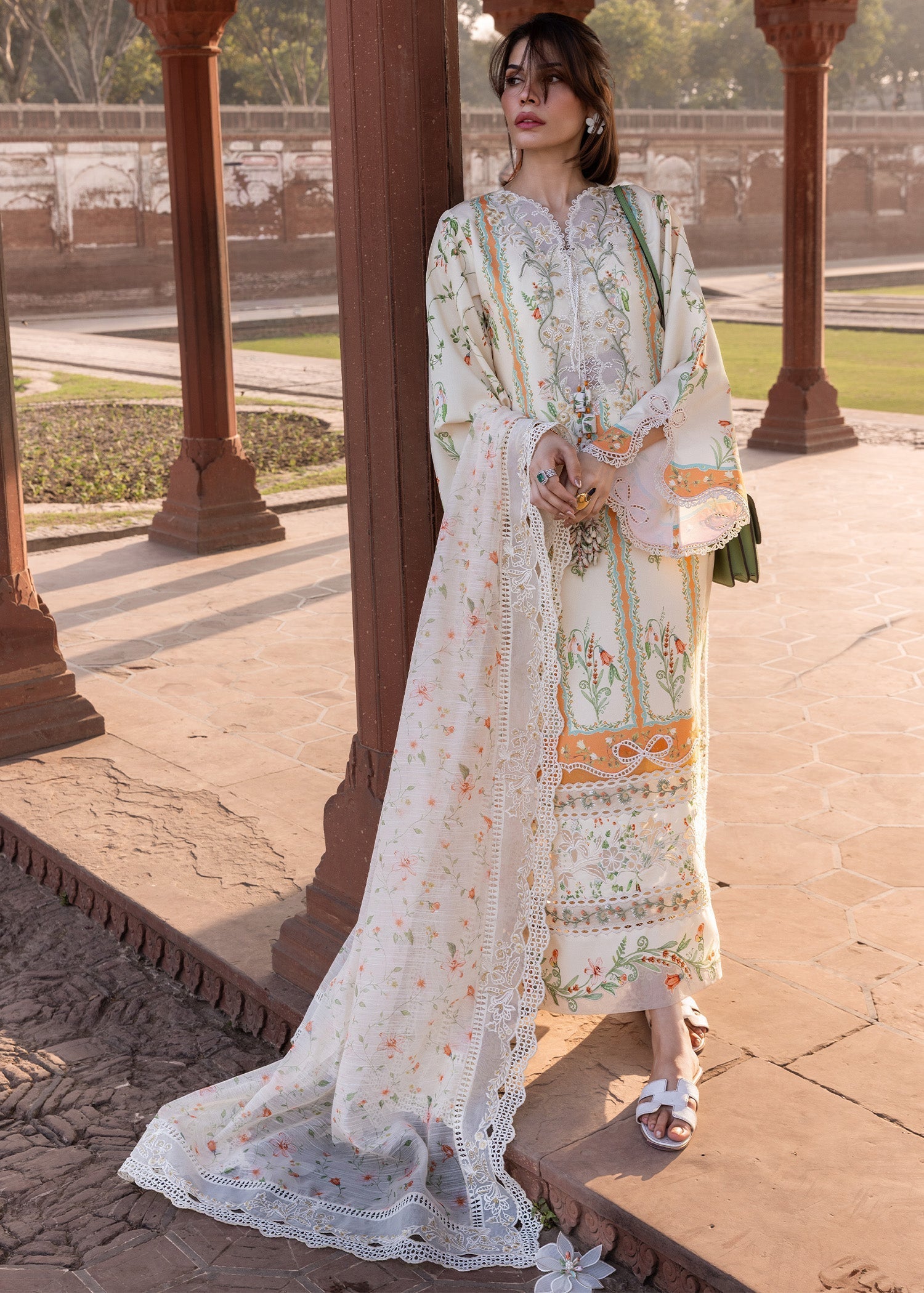 Crimson | flow lawn 26 | SUN-KISSED LETTER-D9A