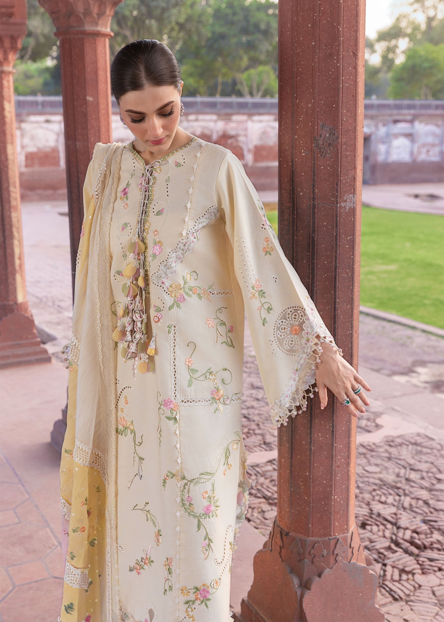 Crimson | flow lawn 26 | MANIFESTED MEADOWS - D7A