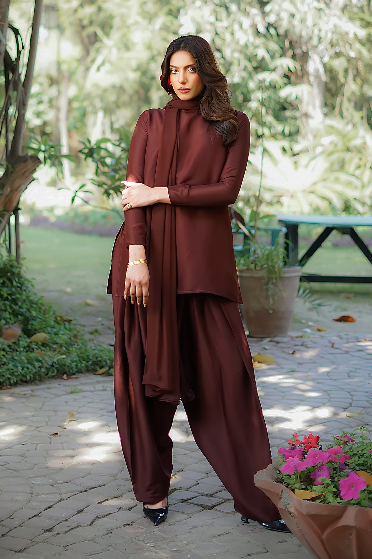 Erum Khan | Nue Pret | Espresso Gloe