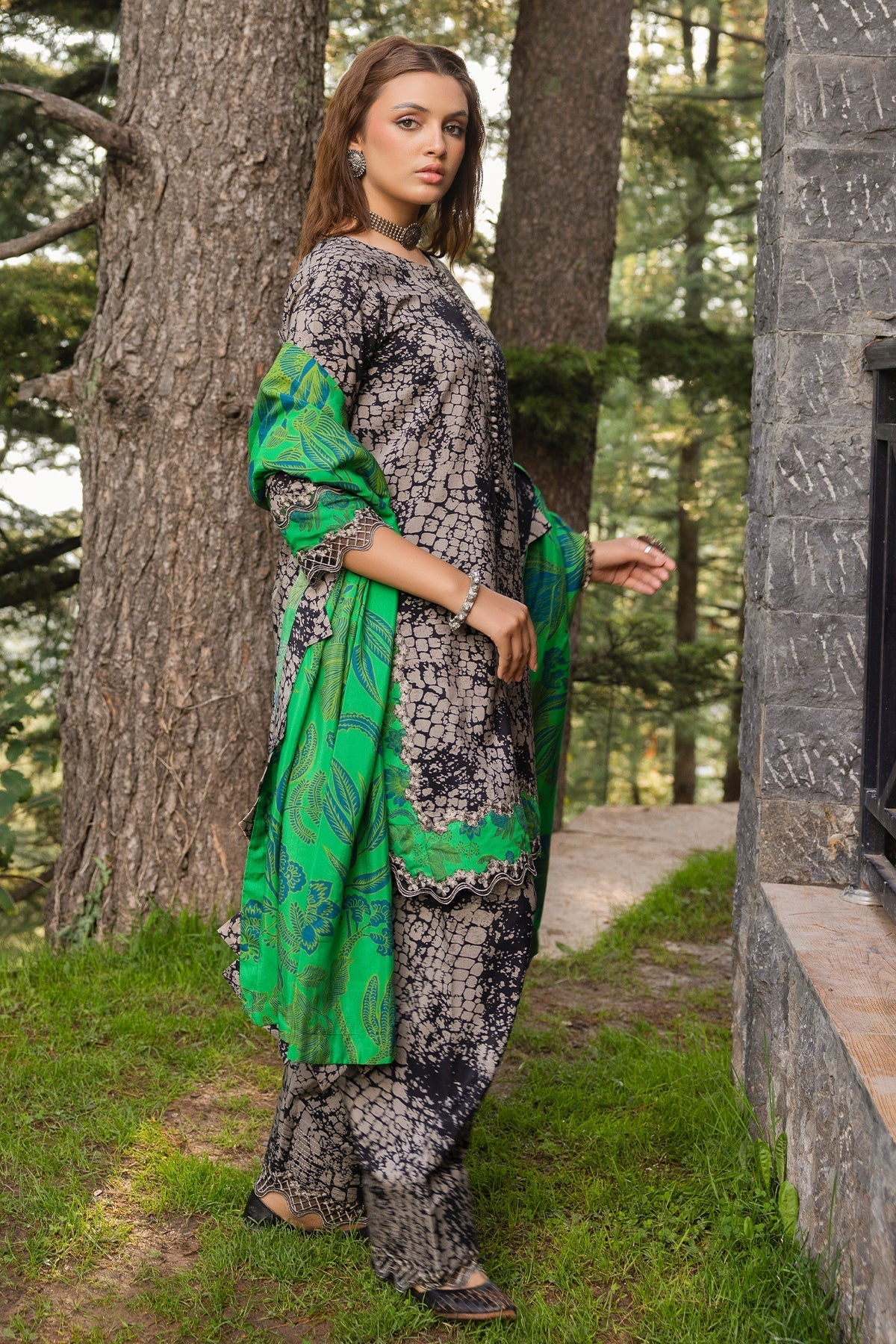 Charizma | Aniiq Embroidered Collection | STAPLE SHAWL ANW4-09