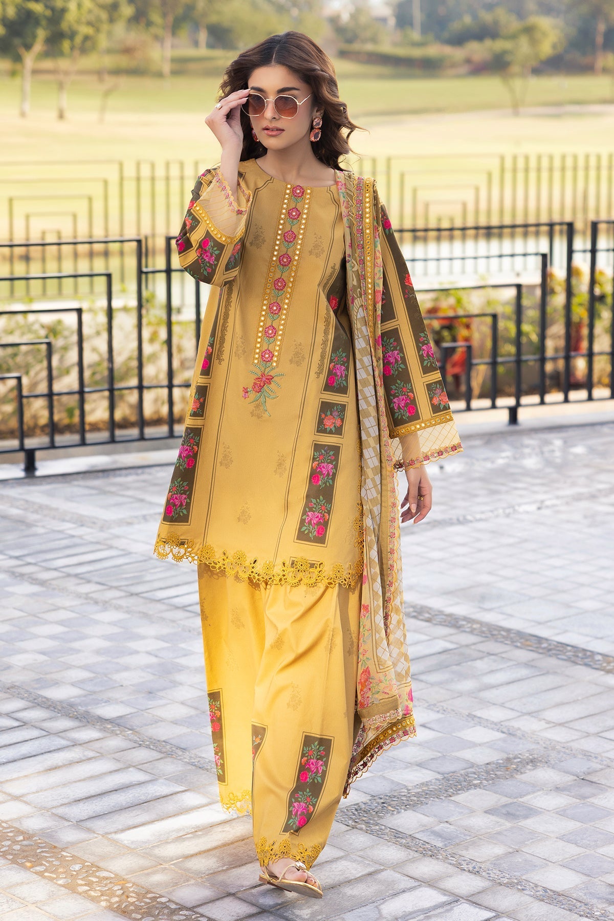 Charizma | Aniq Lawn | AN6-03