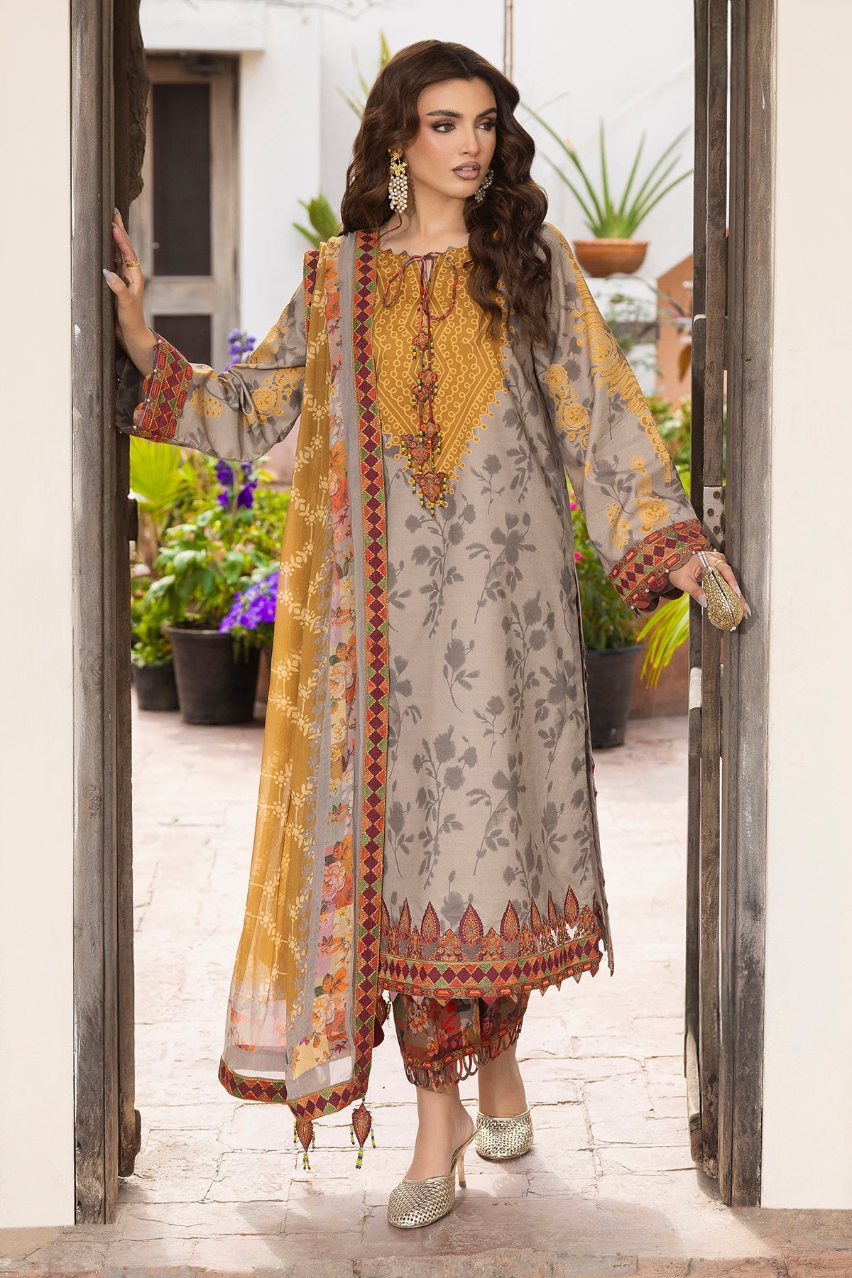 Charizma | Andaaz Lawn 26 | CAD6-02