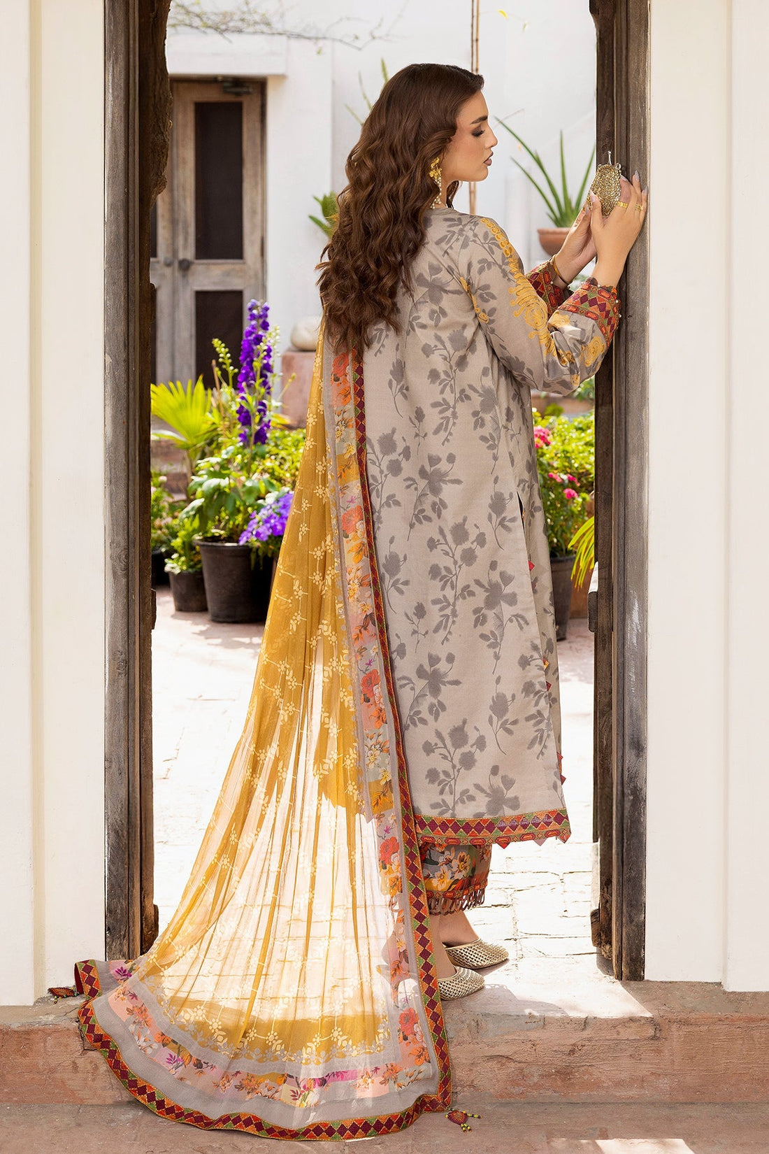 Charizma | Andaaz Lawn 26 | CAD6-02