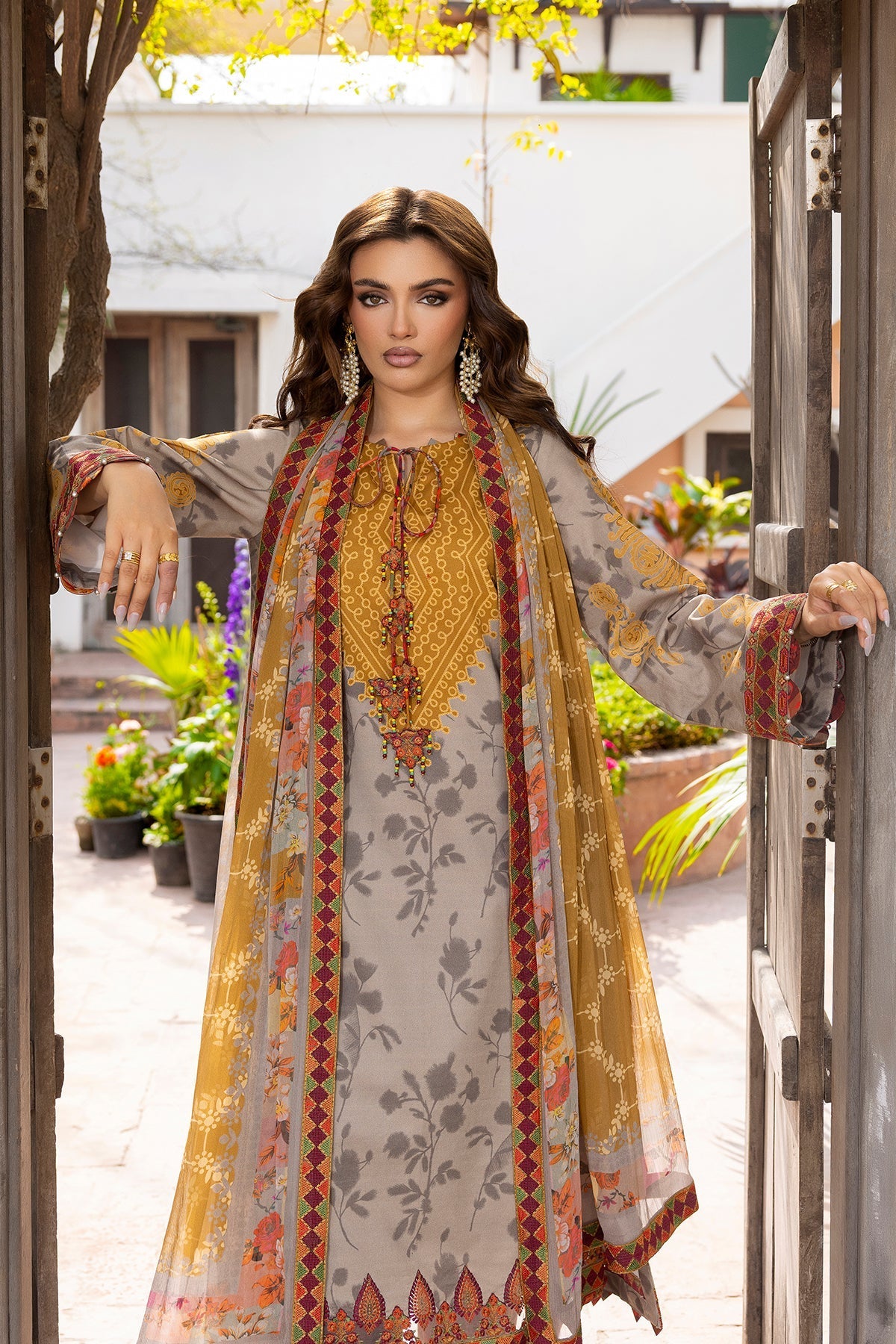 Charizma | Andaaz Lawn 26 | CAD6-02