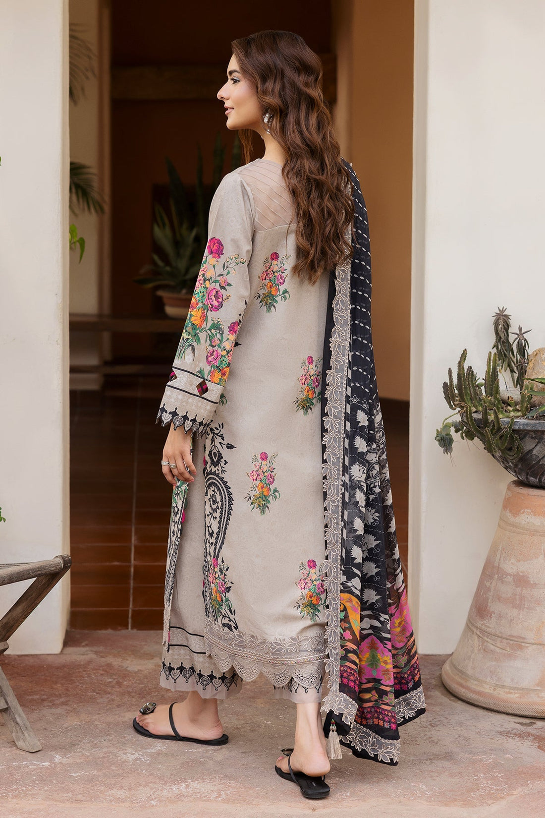 Charizma | Andaaz Lawn 26 | CAD6-08