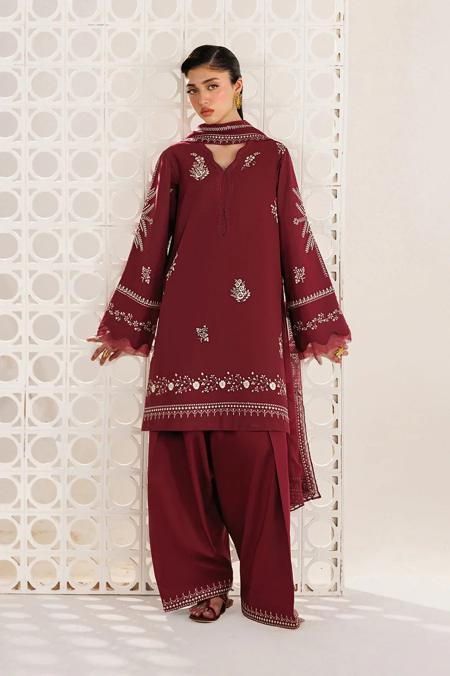 Iznik | The Lawn Edit | UE-682 Embroidered Lawn