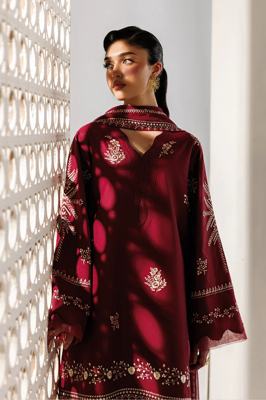 Iznik | The Lawn Edit | UE-682 Embroidered Lawn