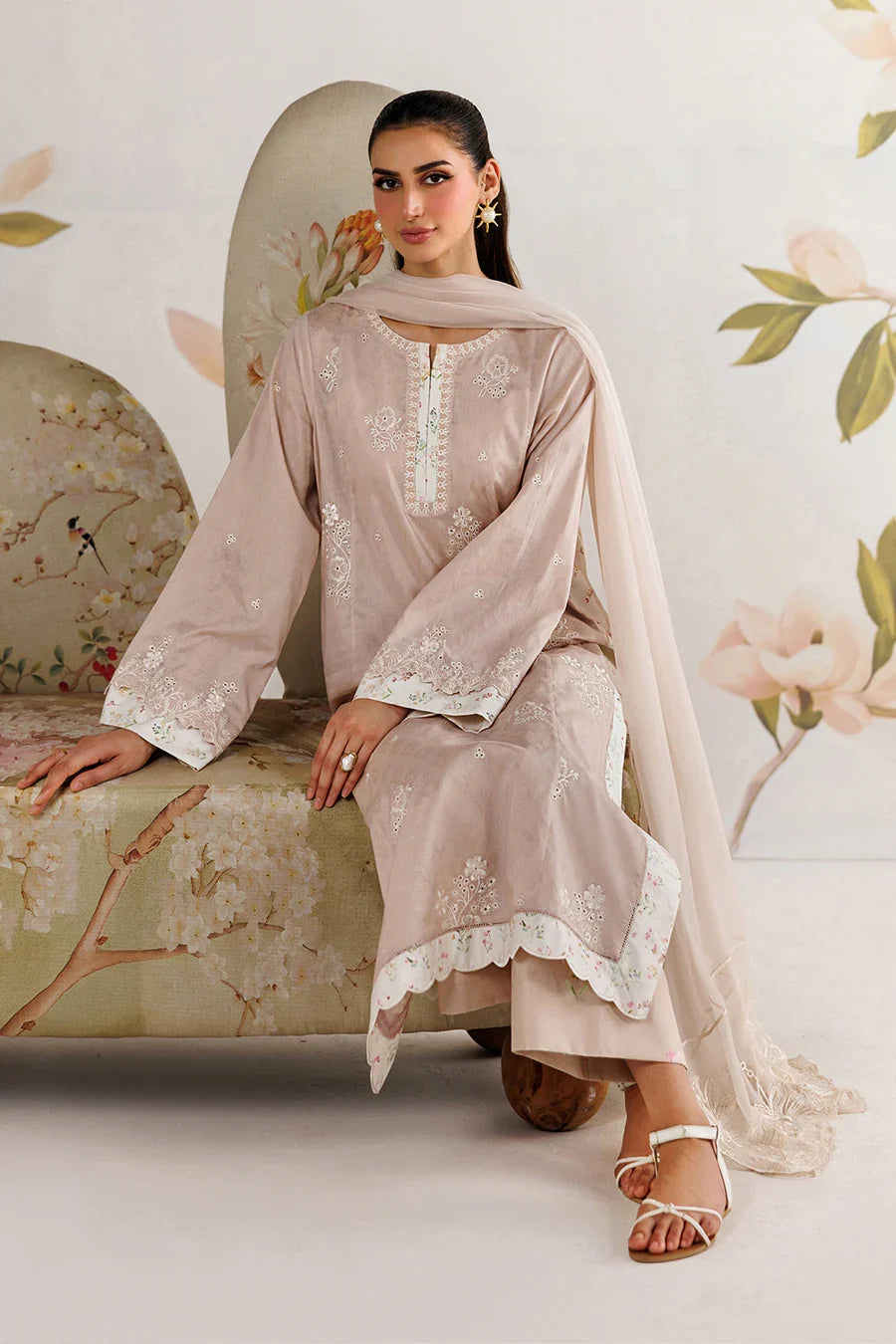 Iznik | The Lawn Edit | UE-687 Embroidered Lawn