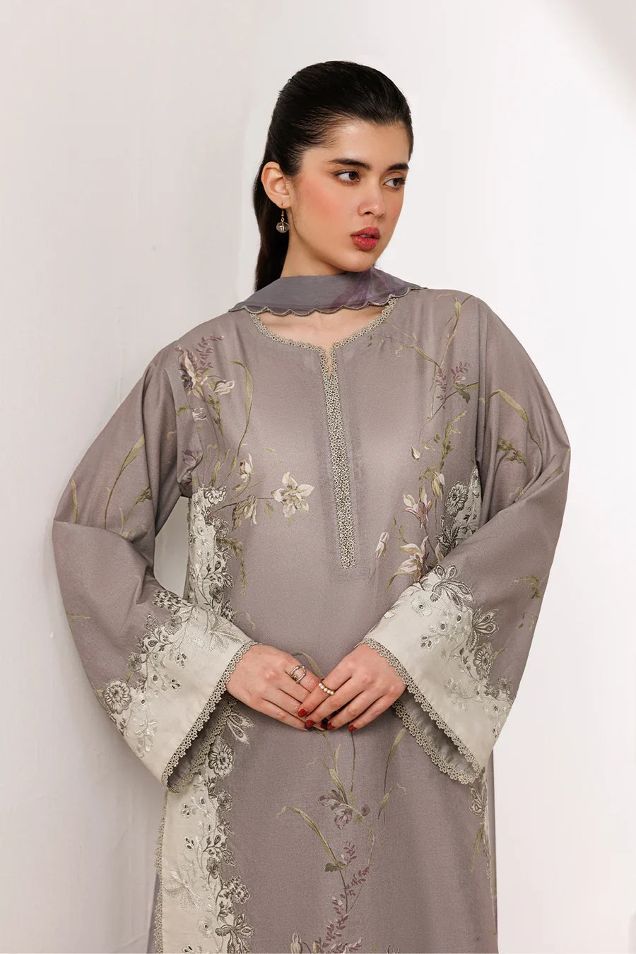Iznik | Printed lawn vol II | UE-638 Printed Lawn