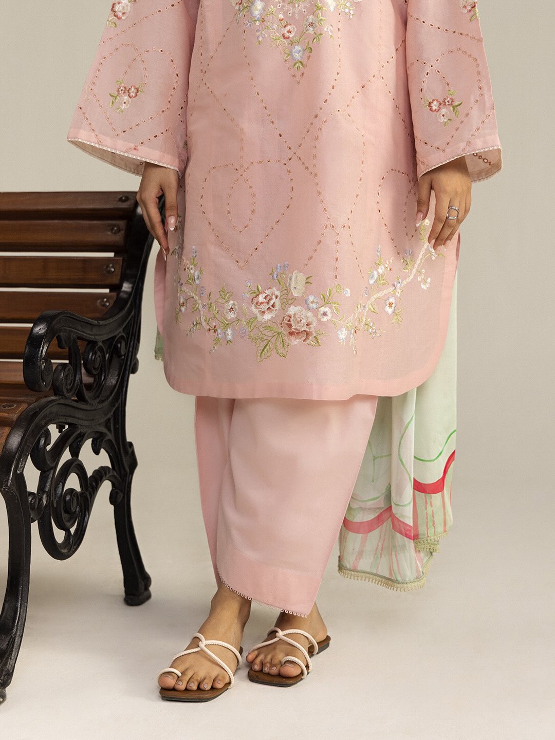 Zara Shahjahan | Coco Lawn 26 | Lune-2B