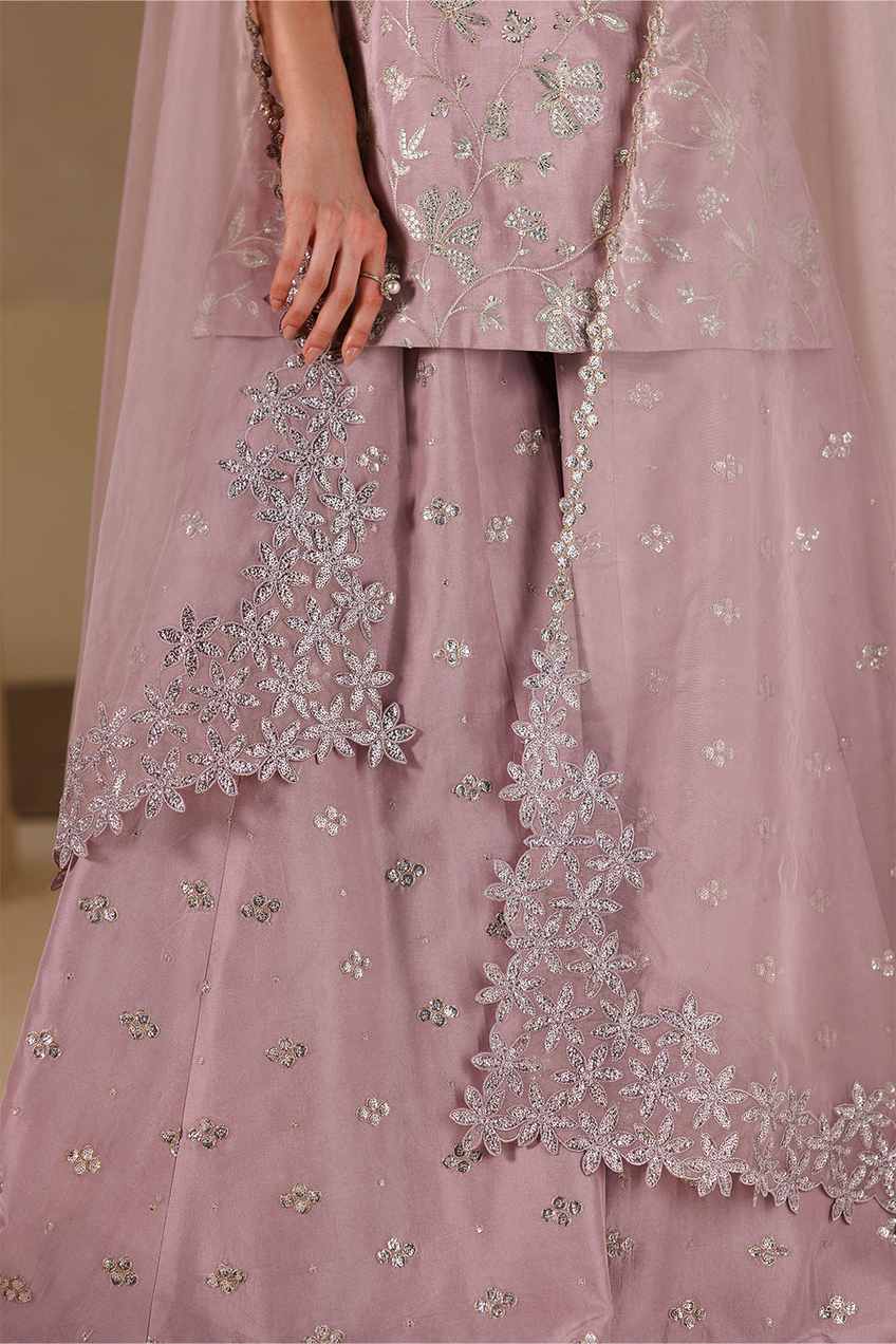 Iznik | Formals ‘26 | UE-730 Embroidered Ramen Silk