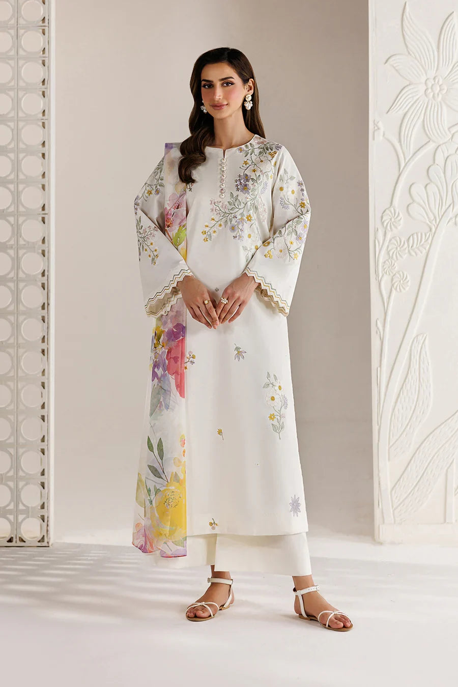Iznik | The Lawn Edit | UE-683 Embroidered Lawn