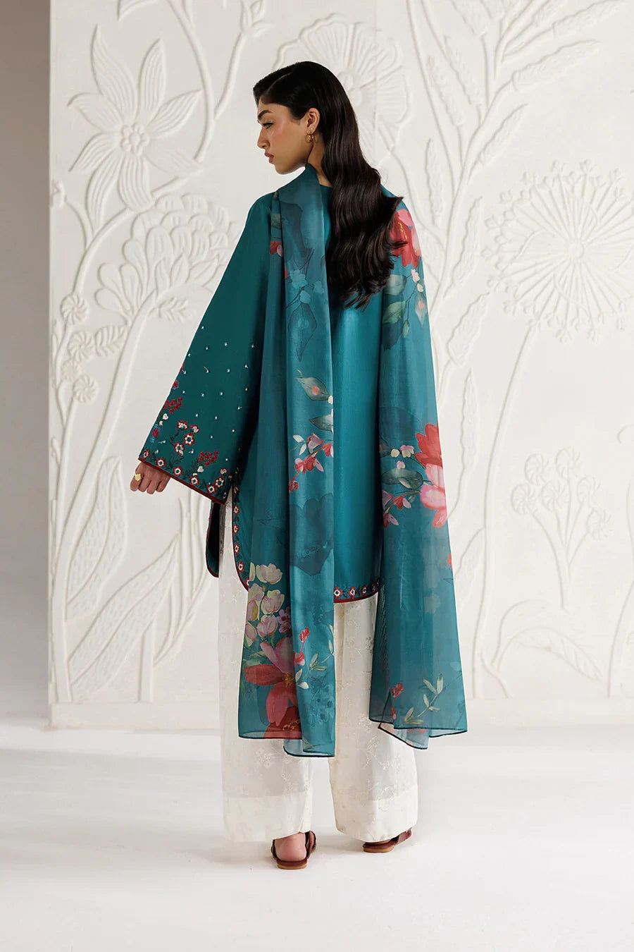 Iznik | The Lawn Edit | UE-688 Embroidered Lawn