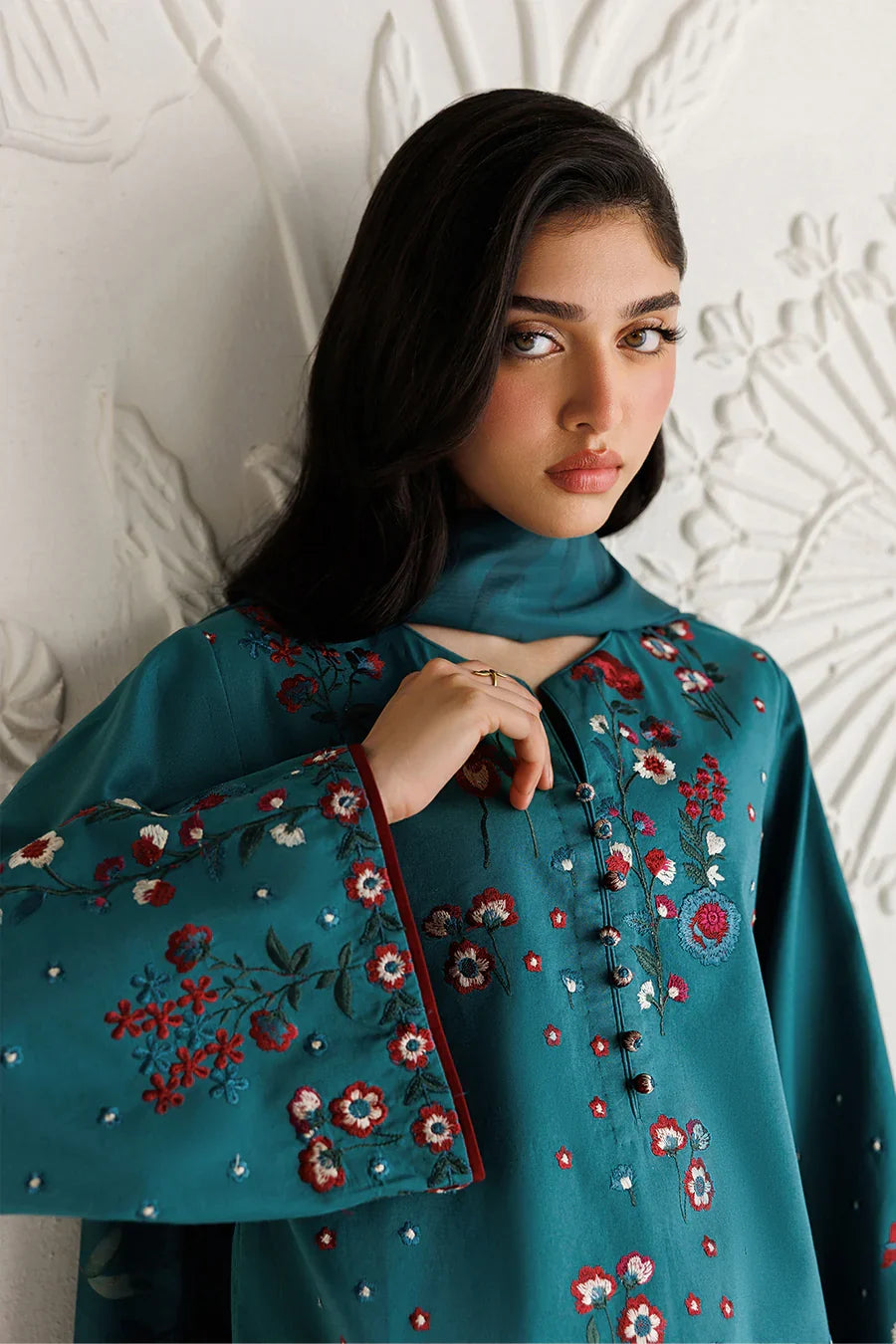 Iznik | The Lawn Edit | UE-688 Embroidered Lawn